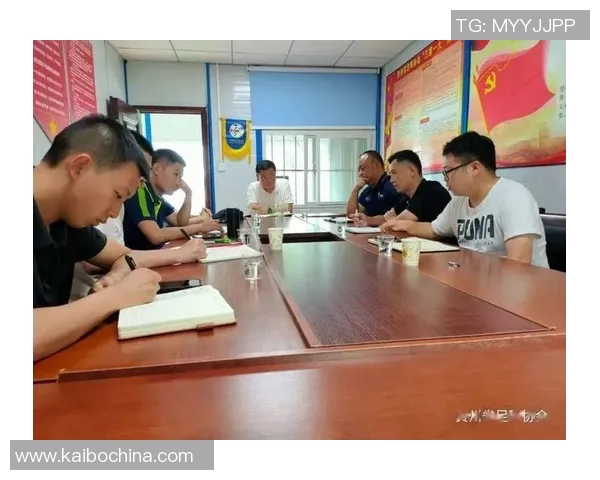 提升足球裁判员专业素养与实战能力的系统培训方案探讨